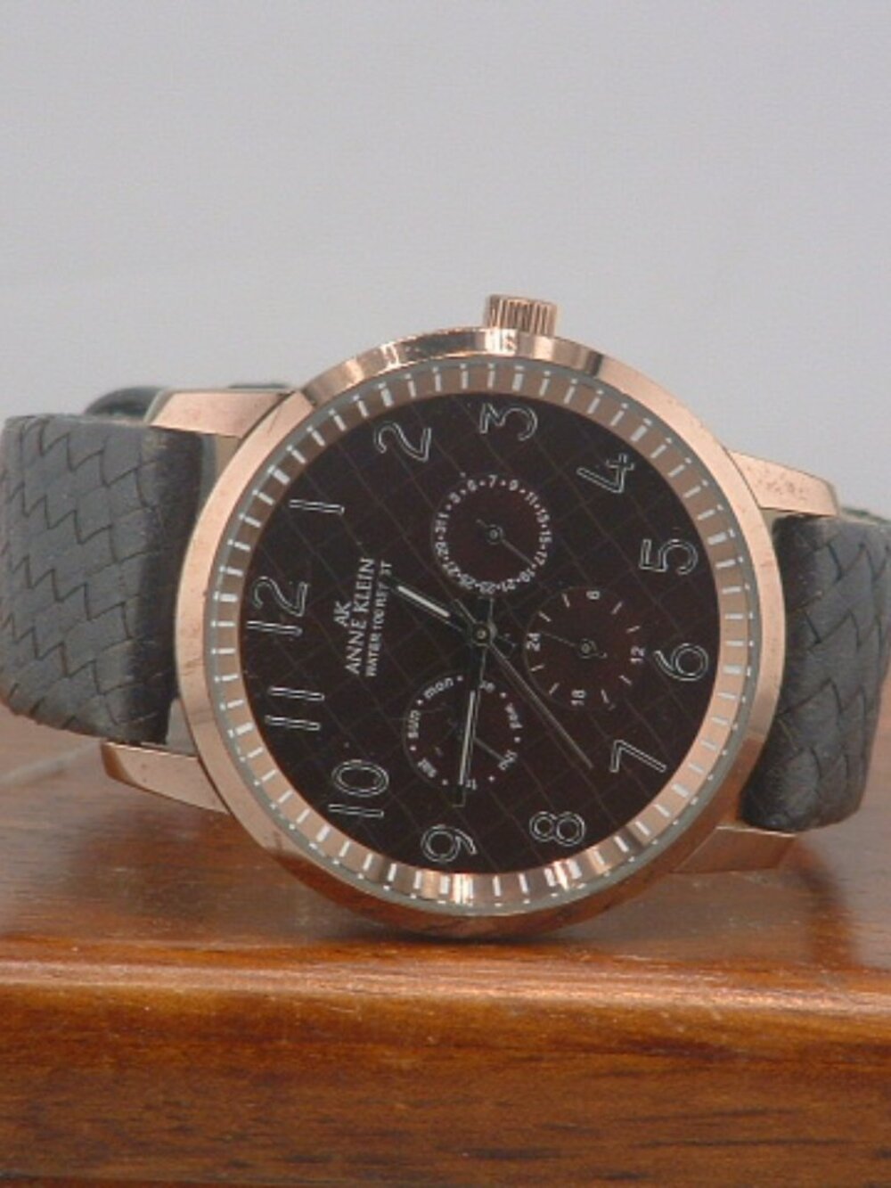 Pre- Owned Anne Klein 10/8693 Analog Dress Watch
